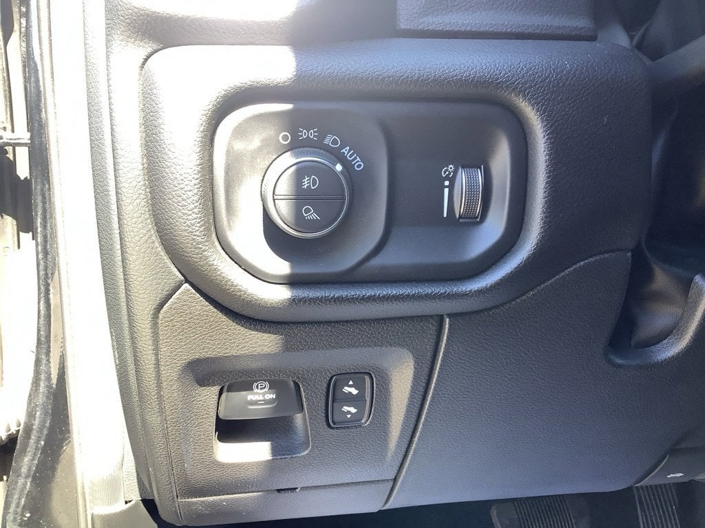 2023 RAM 1500 Big Horn Crew Cab 4x4 5'7" Box