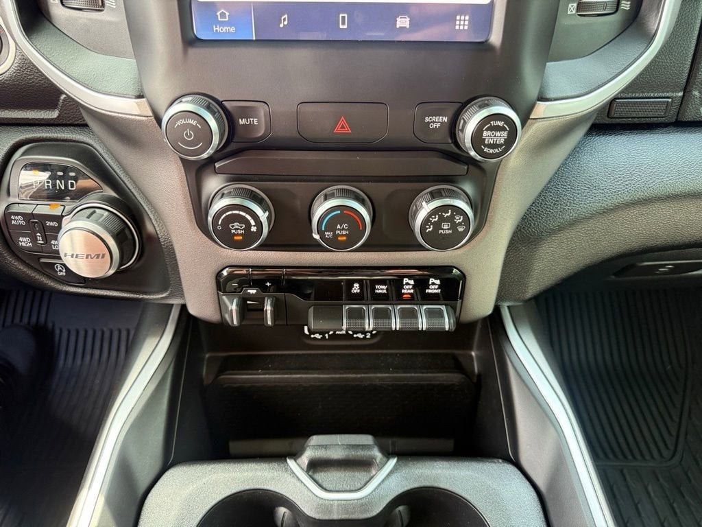 2022 RAM 1500 Big Horn Crew Cab 4x4 5'7" Box