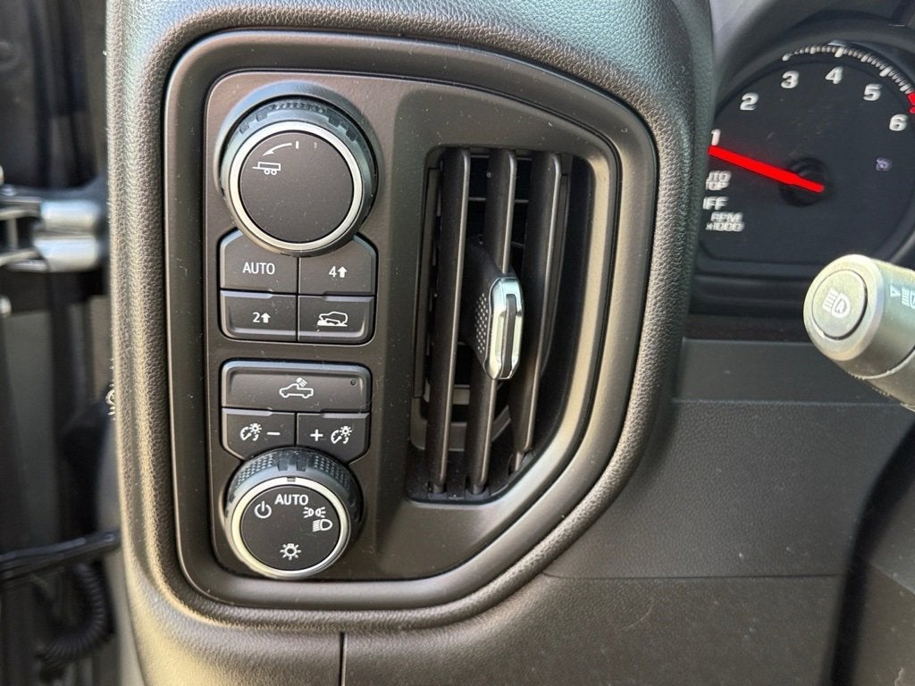 2025 Chevrolet Silverado 1500 Custom