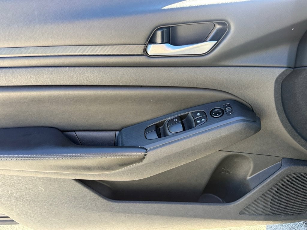 2025 Nissan Altima SV - Photo 16