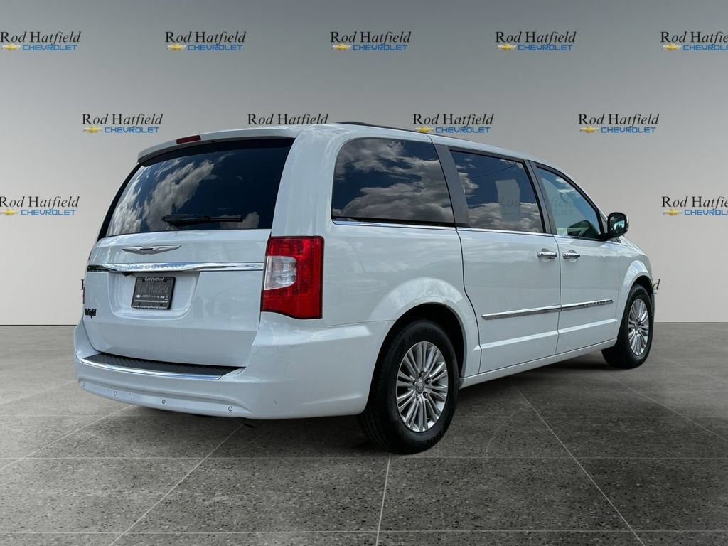 2015 Chrysler Town & Country Touring-L