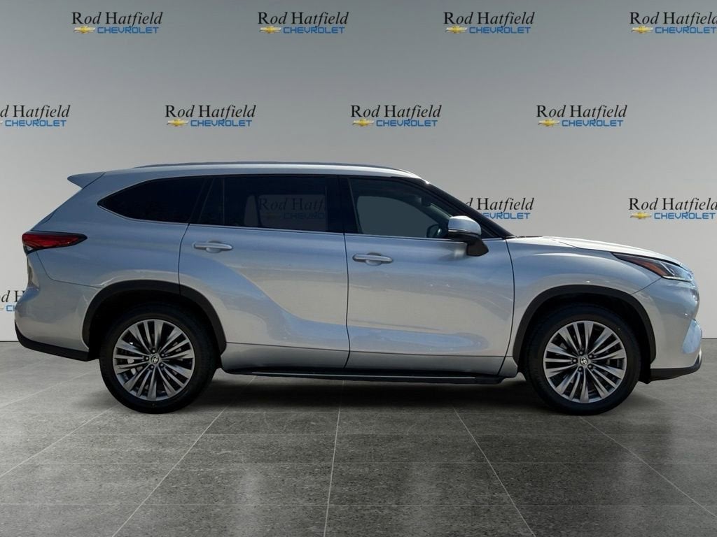2022 Toyota Highlander Platinum