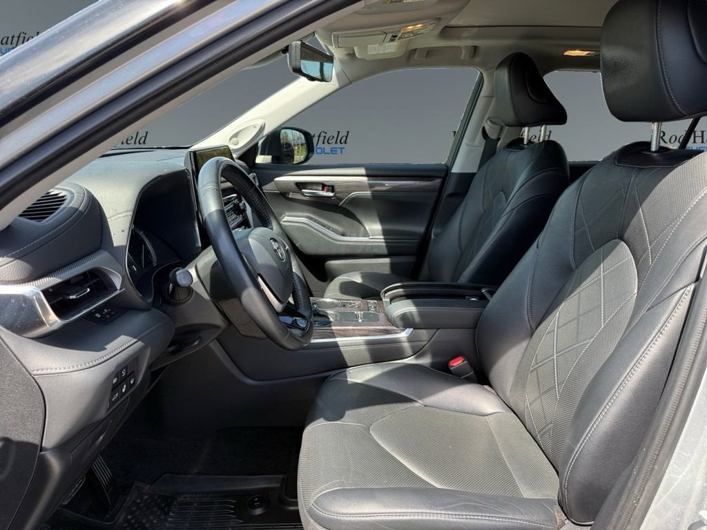 2022 Toyota Highlander Platinum