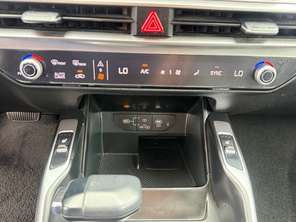 2025 Kia Sorento S - Photo 16